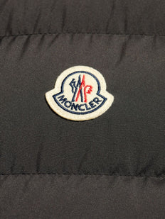 kamizelka z logo i golfem