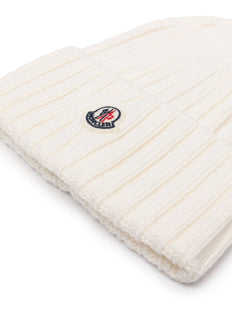 czapka beanie z aplikacją z logo