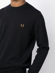 sweter z haftowanym logo
