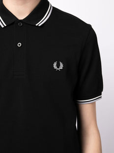 koszulka polo z krótkim rękawem i haftowanym logo