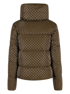zip-fastening puffer jacket