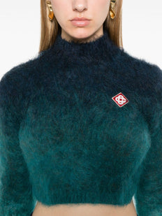 sweter z wysokim kołnierzem w stylu gradientowym